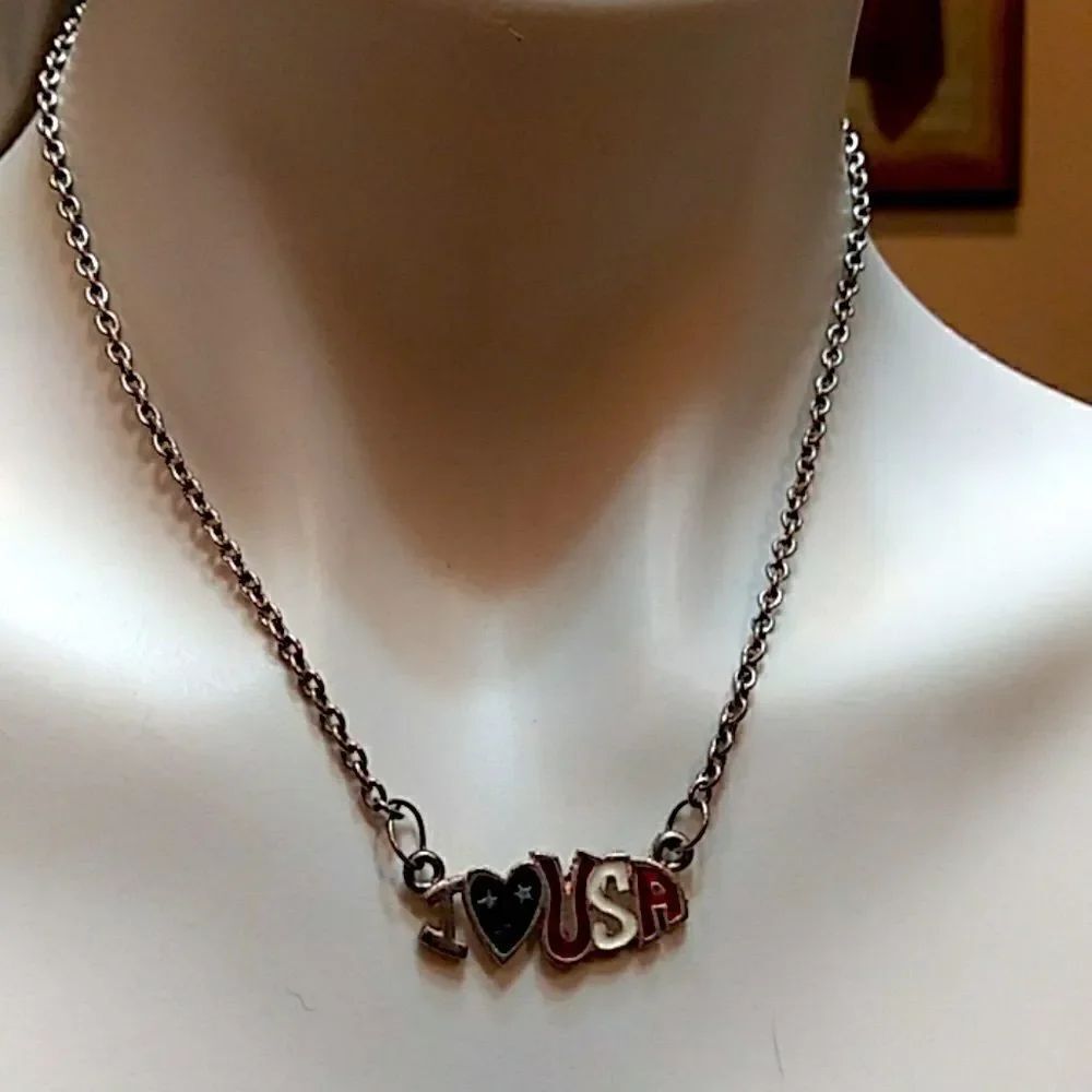 I ❤ USA neckles